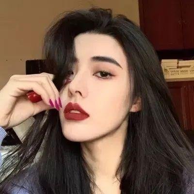 举杯畅饮的姐姐们 在线观看